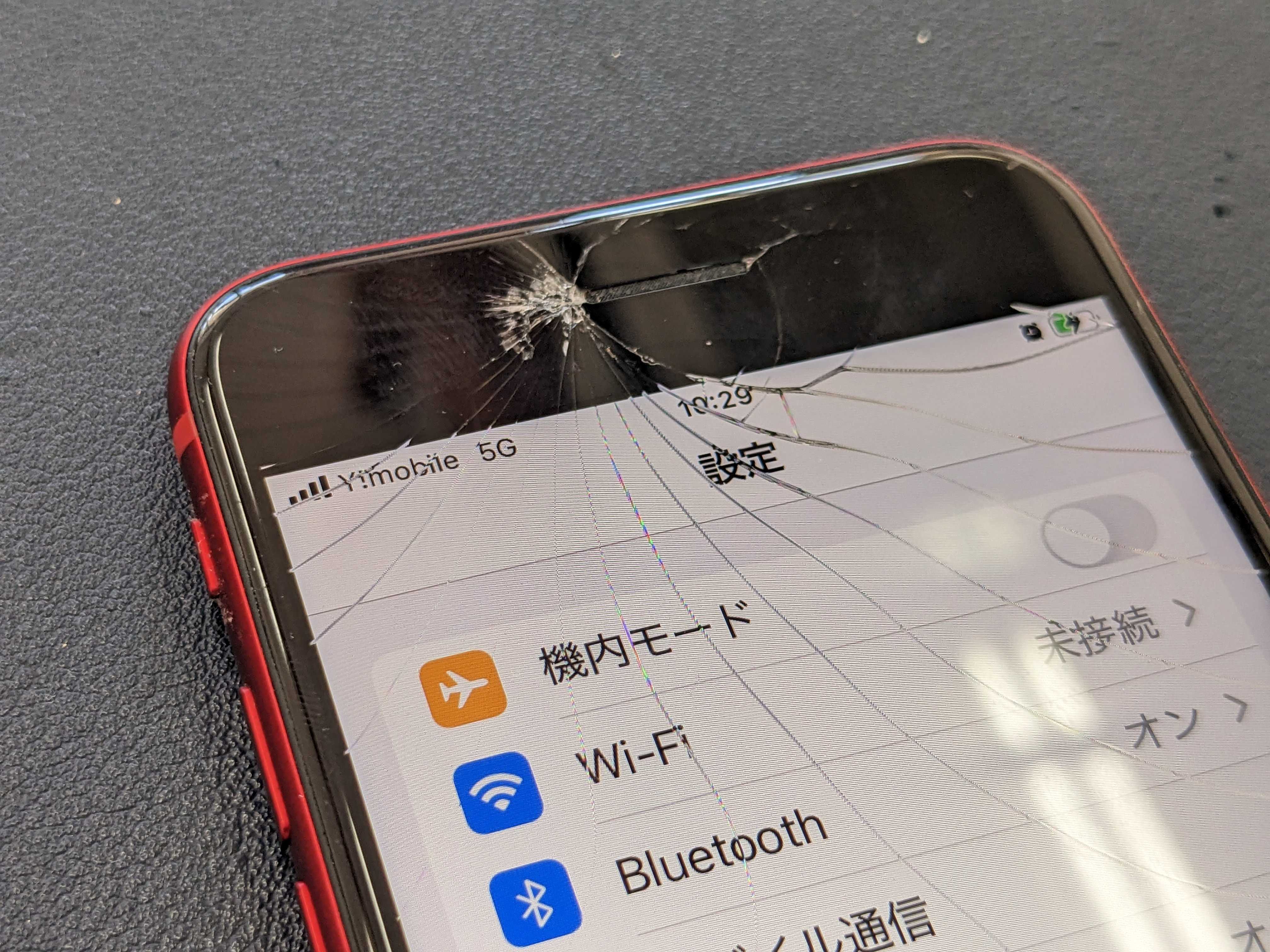 iPhone SE3[RED]64GB画面割れ、側面割れあり　現状動作問題なし iPhone SE（第3世代）の画面割れ修理の方法・費用・修理風景